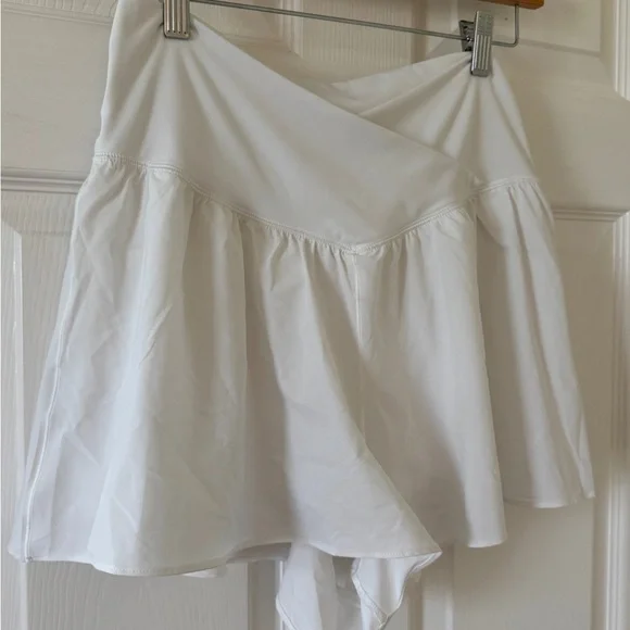 Offline by Aerie White Crossover Skirted Active Skort Size L EUC - Picture 3 of 13